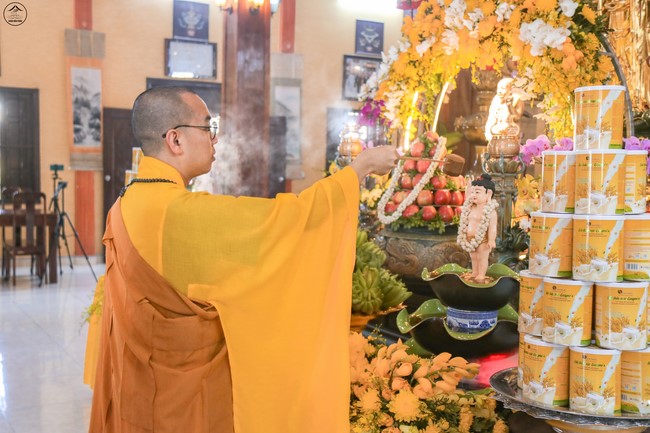 Welcome the Buddha's Birthday Ceremony at Hoa Phuc Pagoda